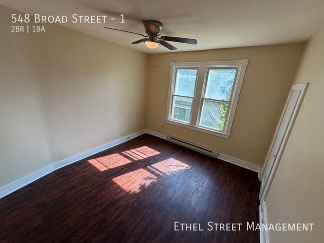 Building Photo - 548 Broad St
