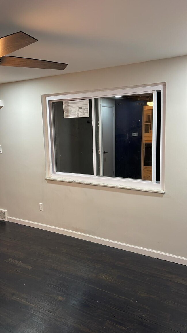 Building Photo - 2113 Vantine St