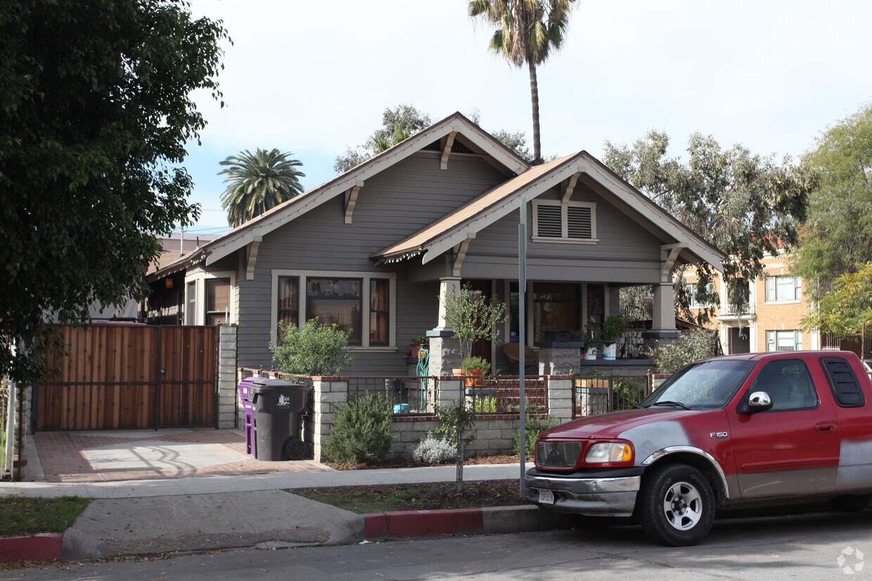 Building Photo - 553 Olive Ave