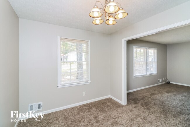 Building Photo - 3330 Heatherwood Ln SW