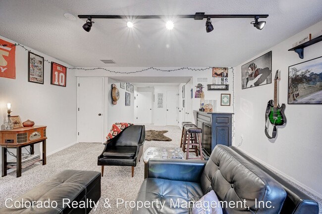 Foto del edificio - 4275 Hunting Meadows Cir