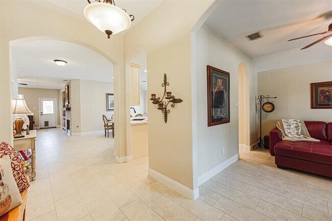Foto del edificio - 3034 Glenthorpe Ln