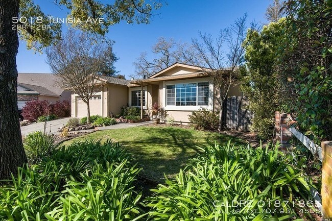 Building Photo - 5018 Tunisia Ave - 2 beds, 2 full baths