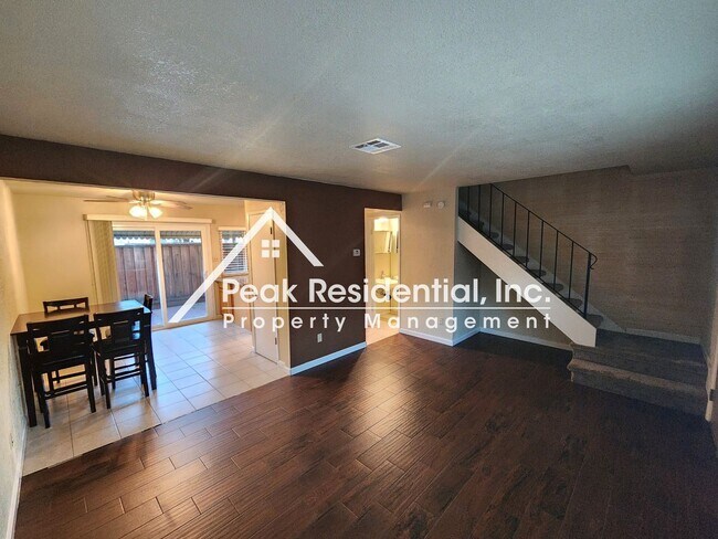 Building Photo - 2 br, 1.5 bath House - 8611 La Riviera Dr #C