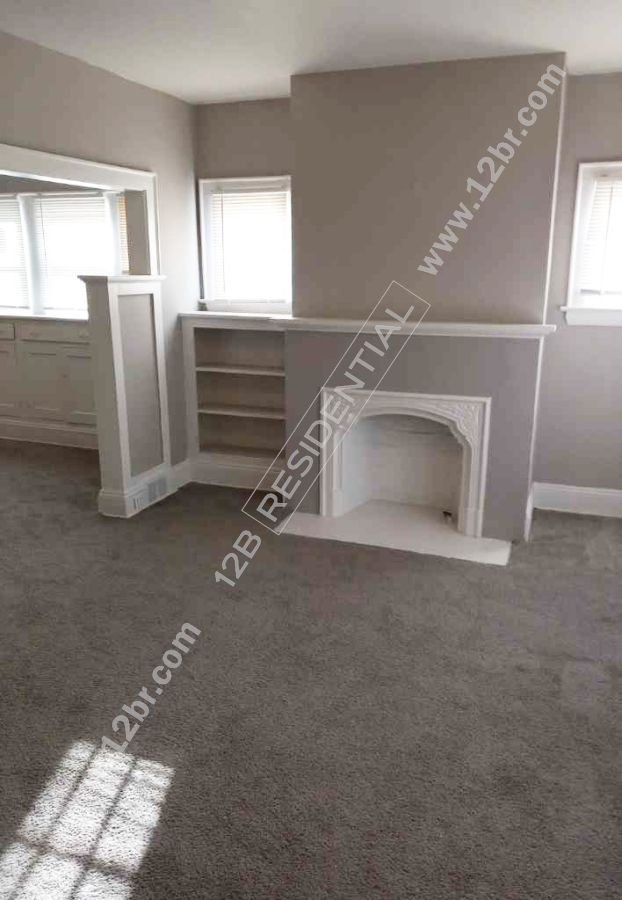 Building Photo - 3-Bedroom Duplex Near Shopping and Transit