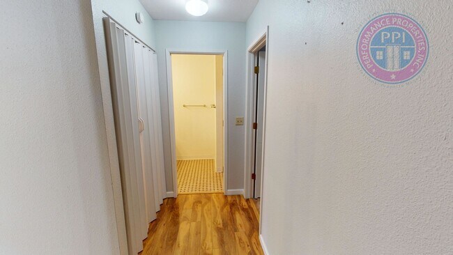 Foto del edificio - West Linn - Linnwood Heights, Stylish Condo, Gym, Pool & Hot Tub / Cable, W,S,G Included In The Rent