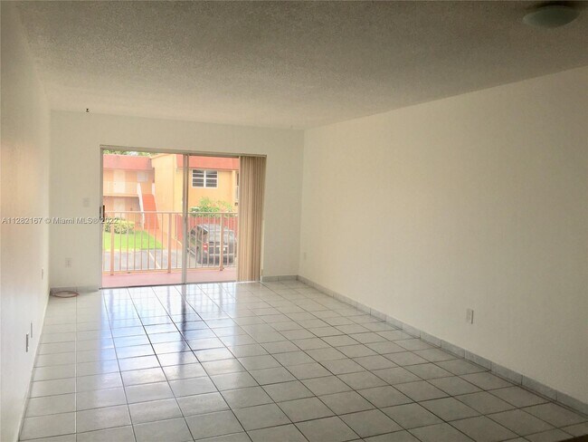 Foto del edificio - 9970 N Kendall Dr