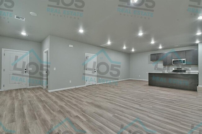 Foto del edificio - 4 Bedroom Rental w/2 car garage