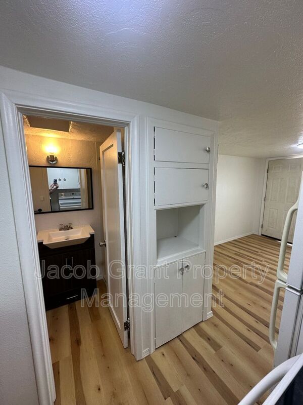 Foto del edificio - 4719 Yellowstone Ave