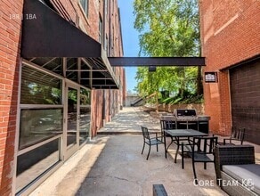 Building Photo - 204 Walnut St