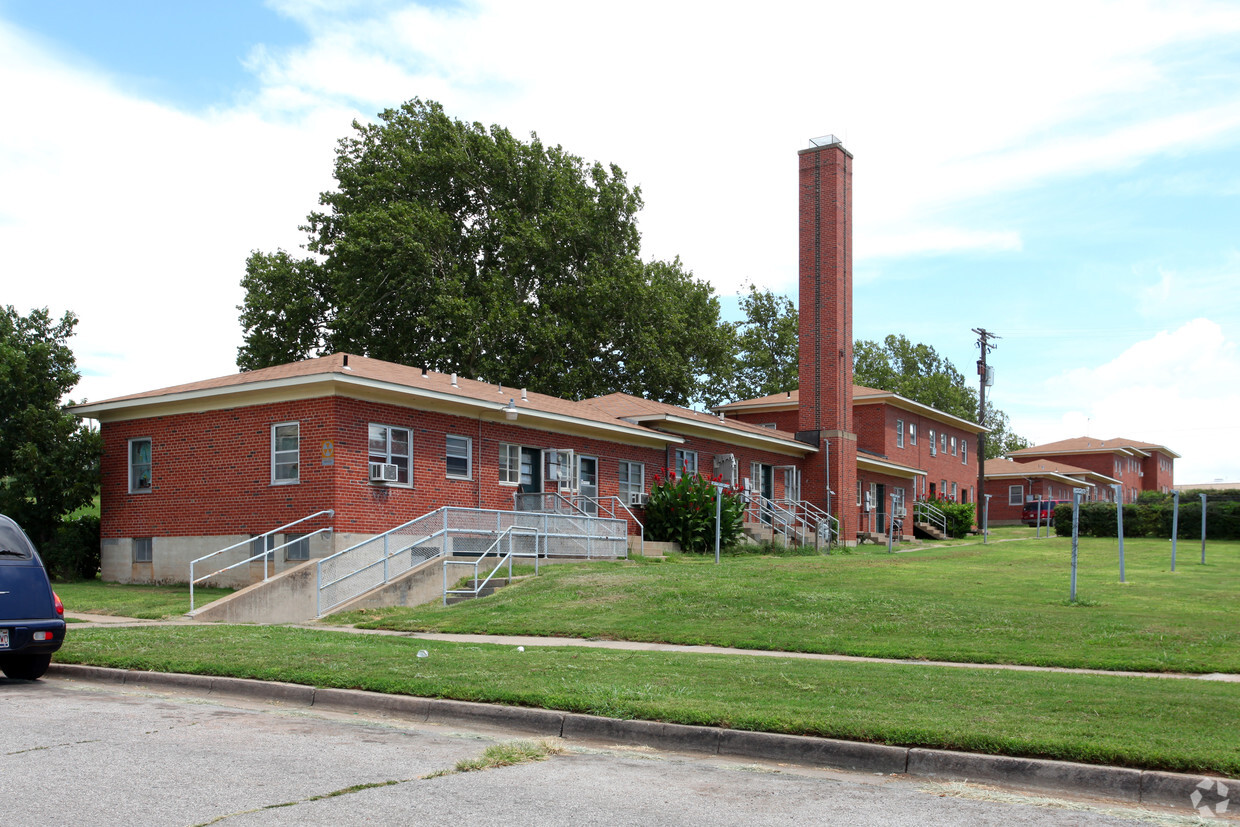 Foto principal - Cherokee Terrace Apartments