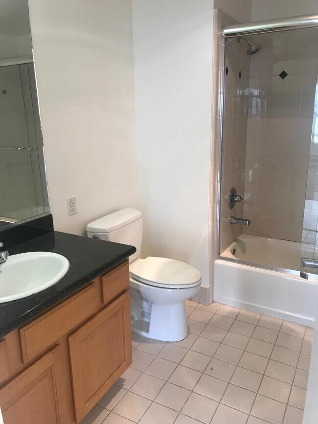 Building Photo - 2 bedroom in San Francisco CA 94109