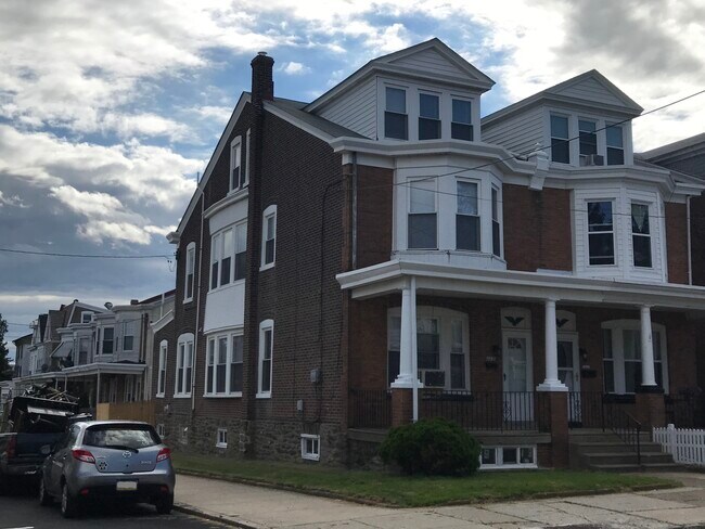 Foto del edificio - 4430 Mitchell St