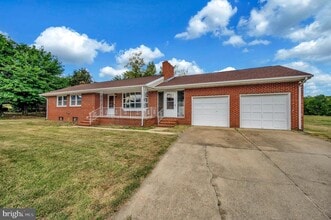 Building Photo - 1008 Garrisonville Rd