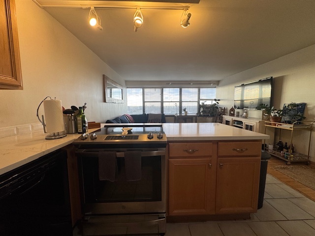 Foto del edificio - Sunny 1bd condo with updated kitchen & upd...