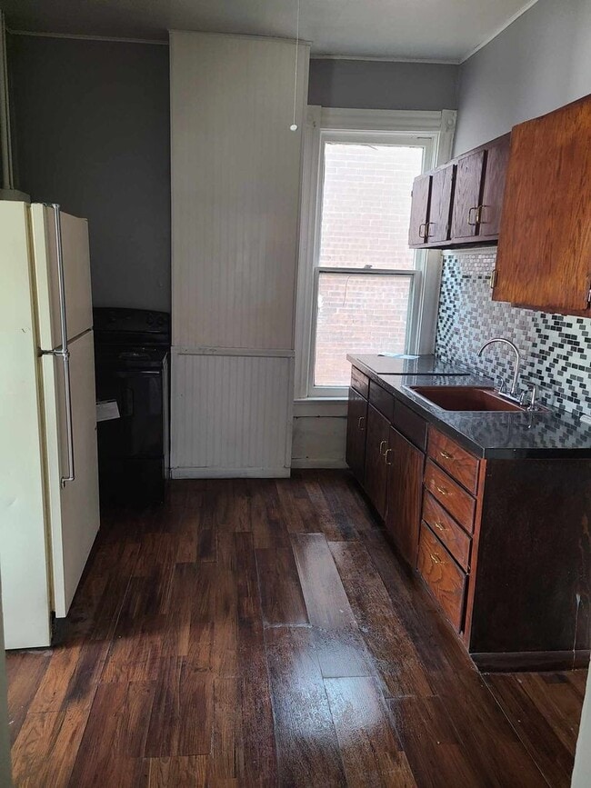 Foto del edificio - 3 Bedroom 1 Bathroom Duplex