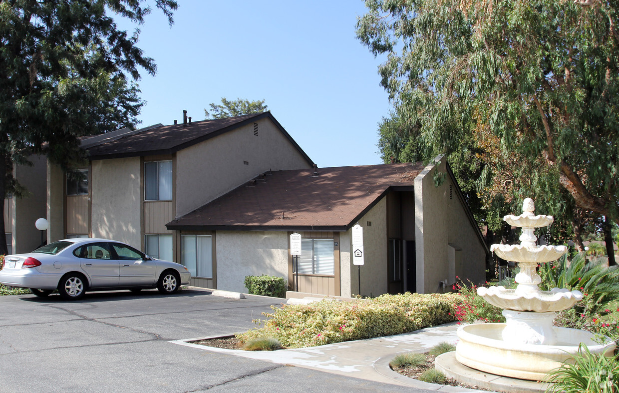 Building Photo - Parkwood Place Apartments