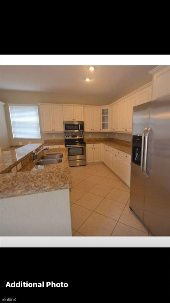Building Photo - 7594 Oak Grove Cir