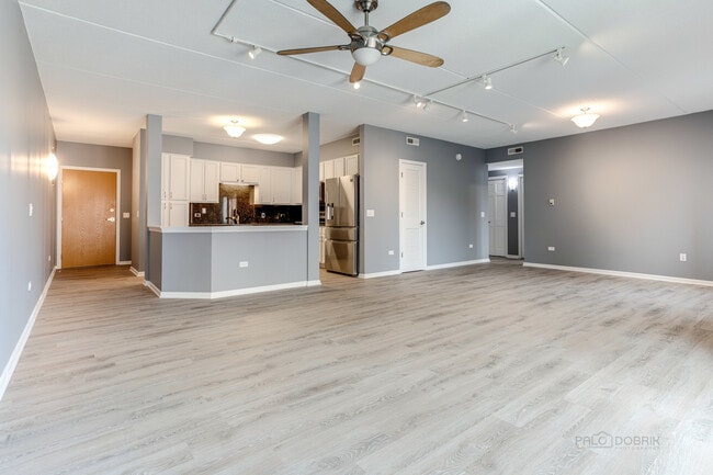 Building Photo - 8711 W Bryn Mawr Ave
