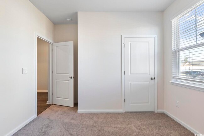 Building Photo - 1833 Castlebay Dr