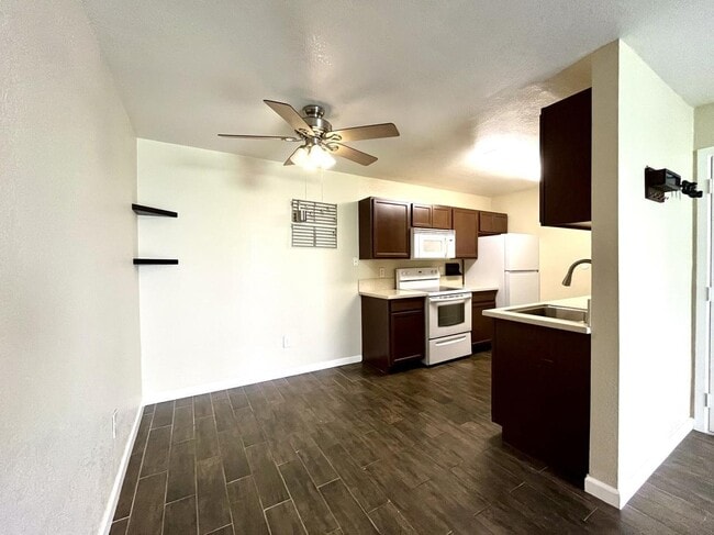 Building Photo - 1265 Kendall Dr