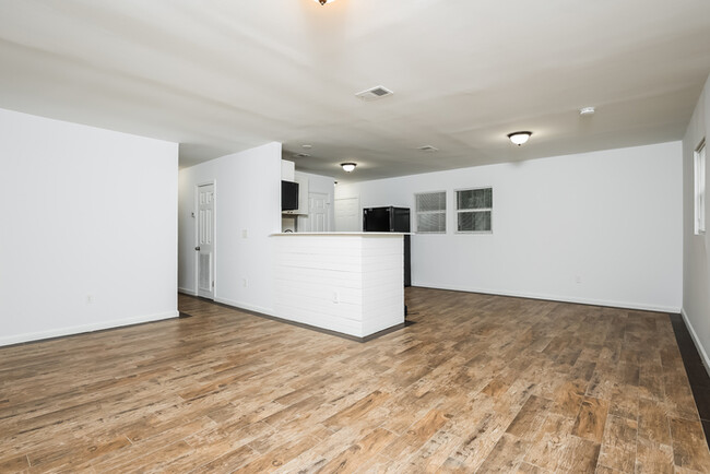 Building Photo - Wonderful 3 Bedroom in North Charleston!