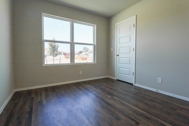 Building Photo - 2 Weeks Free! Beautiful New Construction H...