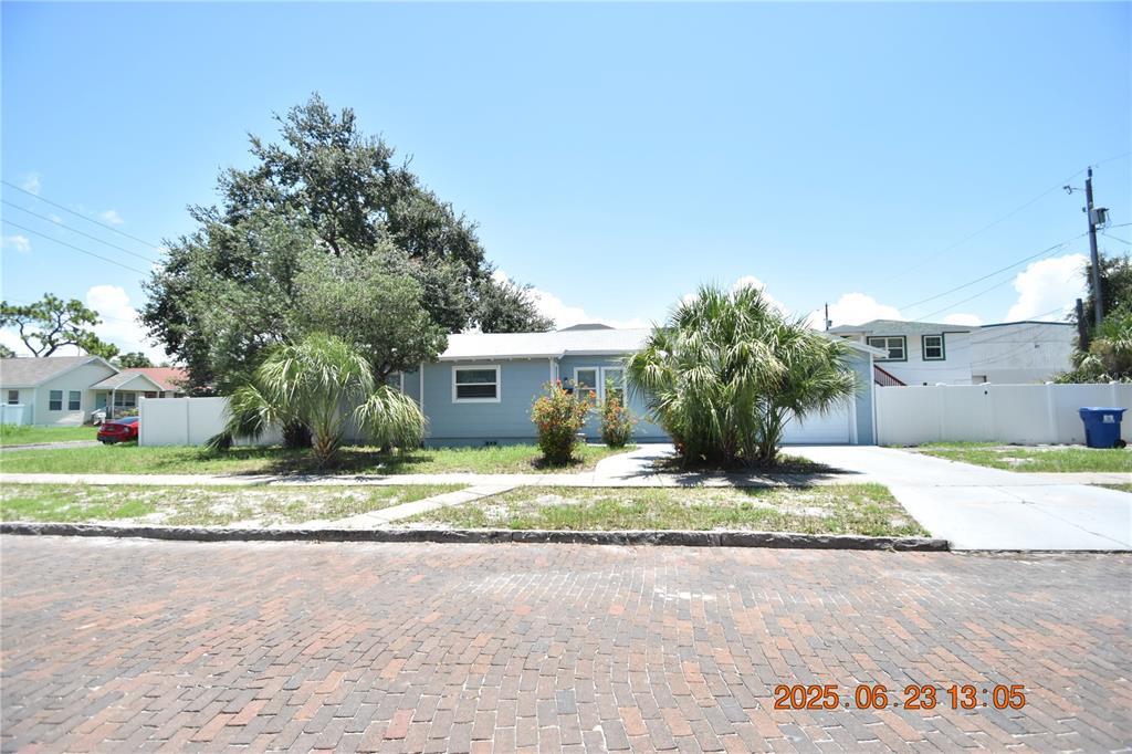 Foto principal - 200 24th St S