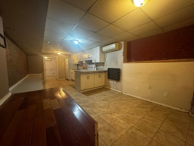 Building Photo - 45A Van Reypen St