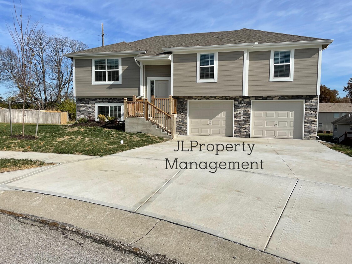 Foto principal - 2301 S Heartland Ct