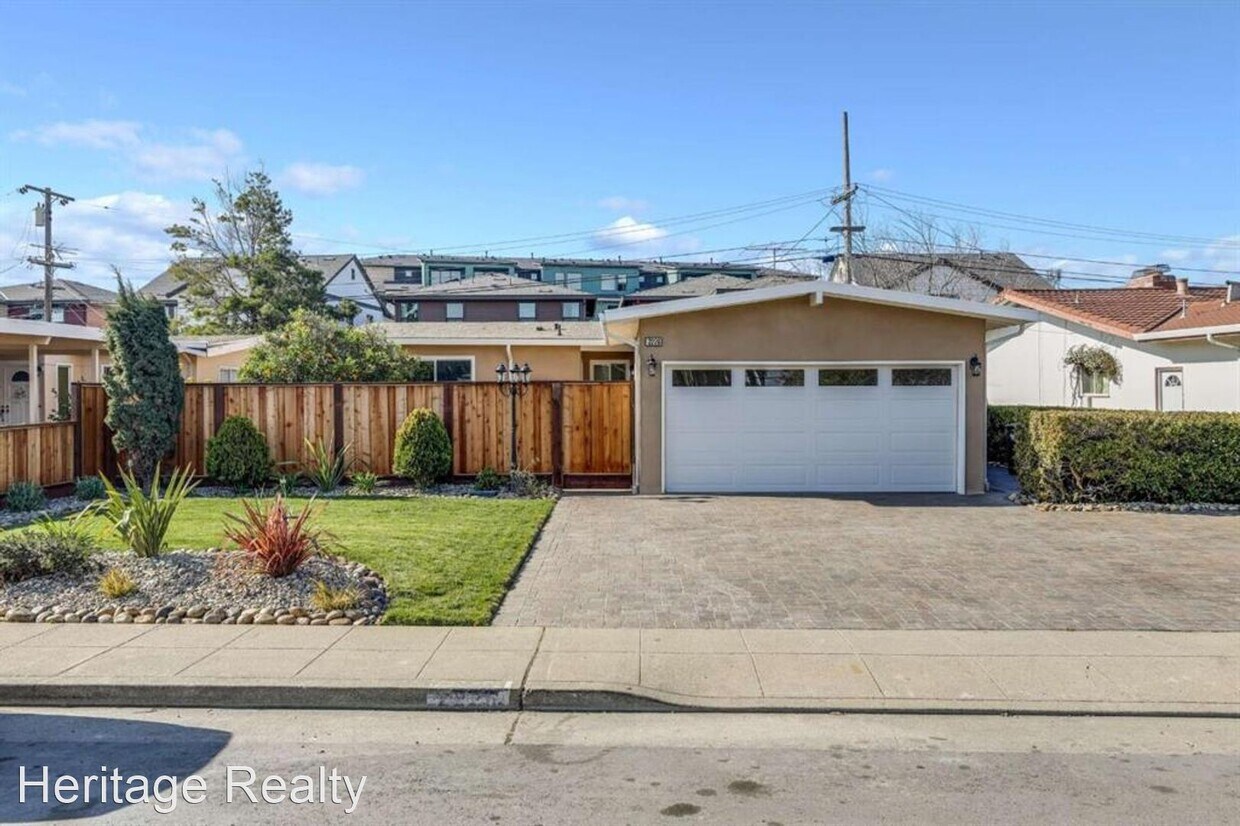 Foto principal - 3 br, 2 bath House - 2226 South Norfolk St...