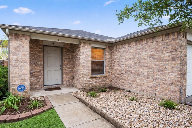 Foto del edificio - 1614 Wooded Acres Dr