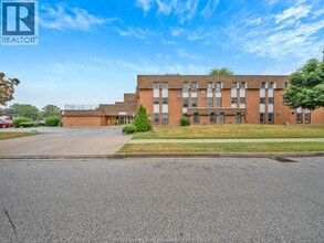 Building Photo - 6211 Thornberry Crescent