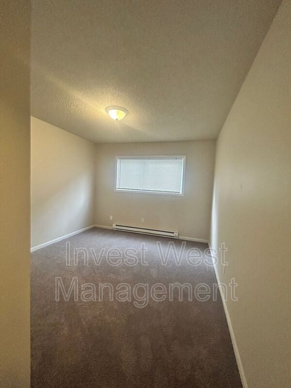 Foto del edificio - 1806 E FOURTH PLAIN Blvd