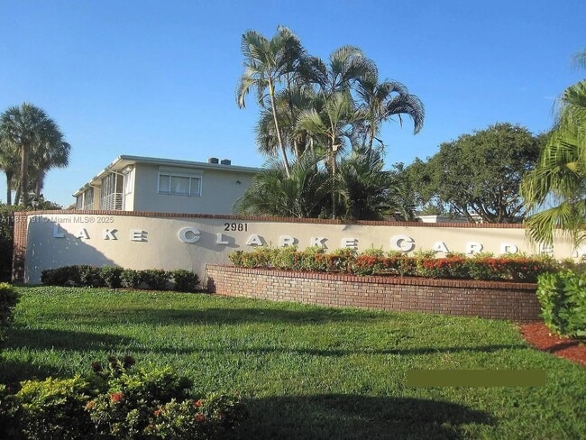 Building Photo - 2640 Garden Dr S