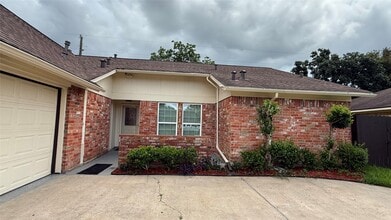 Building Photo - 8110 Streamside Dr