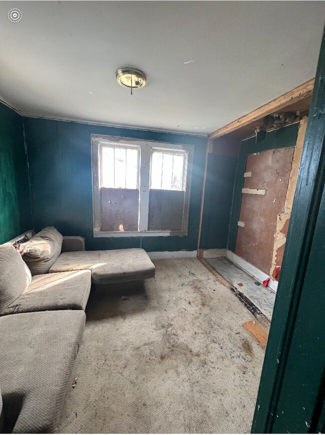 Building Photo - Handy Man Special! - $290 Month / $500 Down