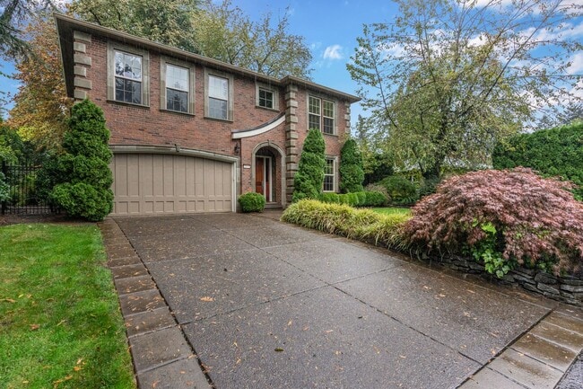 Building Photo - Stunning home in the First Division Commun...