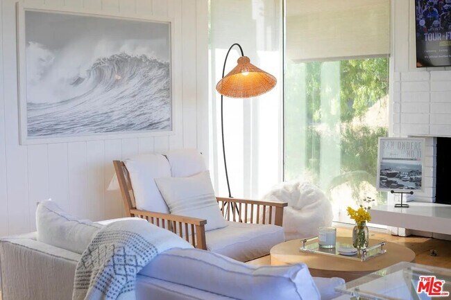 Foto del edificio - 3431 Coast View Dr