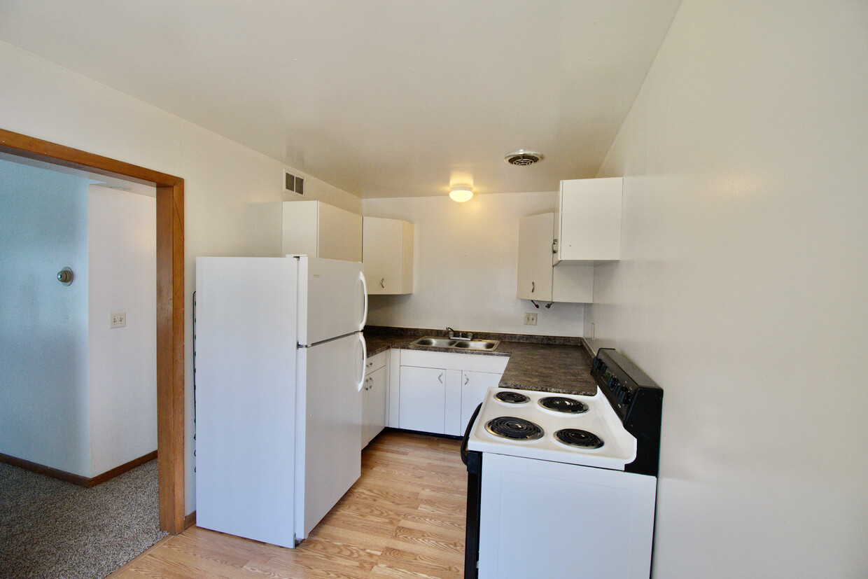 Primary Photo - 407 4th Ave E