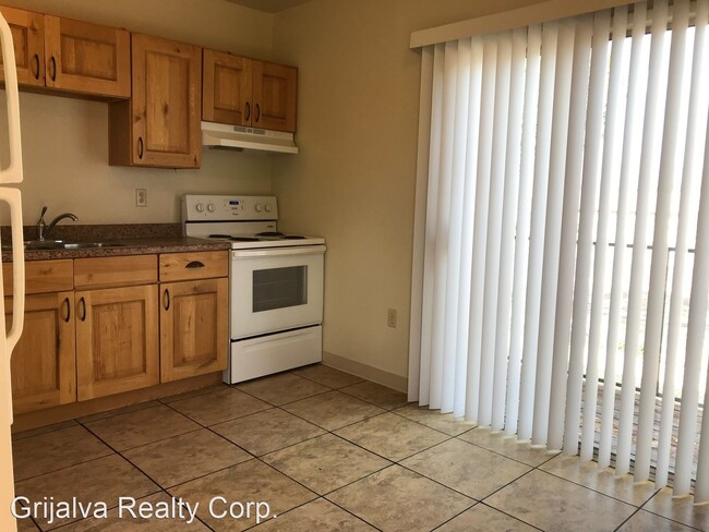 Building Photo - 3801-3807 S Queen Palm Dr