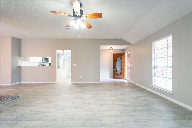 Building Photo - 8926 Sunny Point Dr