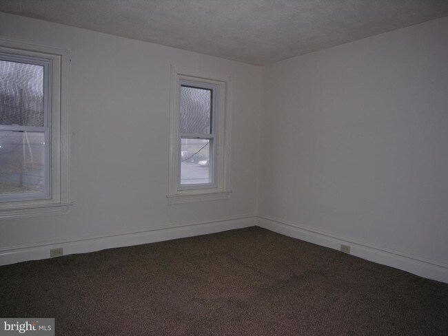 Building Photo - 19 2nd Ave