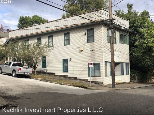 Building Photo - 3615 SE Milwaukie Ave