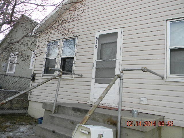 Primary Photo - 915 Lee St