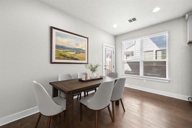 Building Photo - 2108 Hermia St