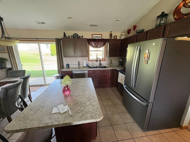 Foto del edificio - 3 Bedroom 2 Bathroom Duplex