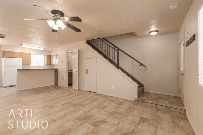 Building Photo - Nice Colorview Townhome