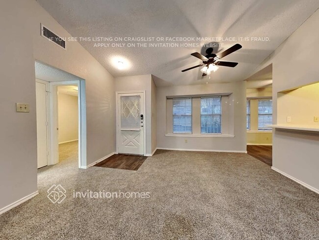 Building Photo - 2506 High Hollow Dr