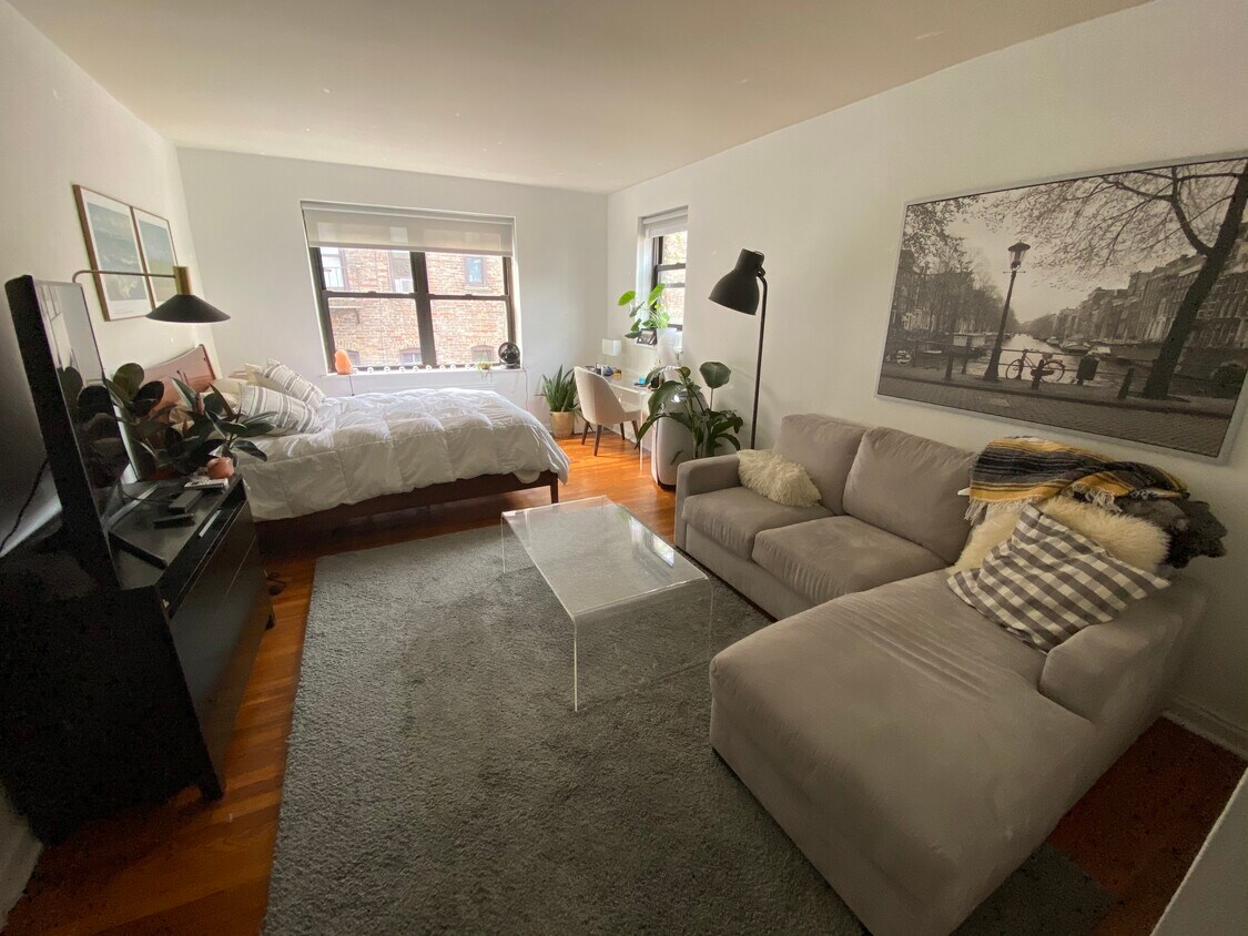 Foto principal - 6 W 9th St